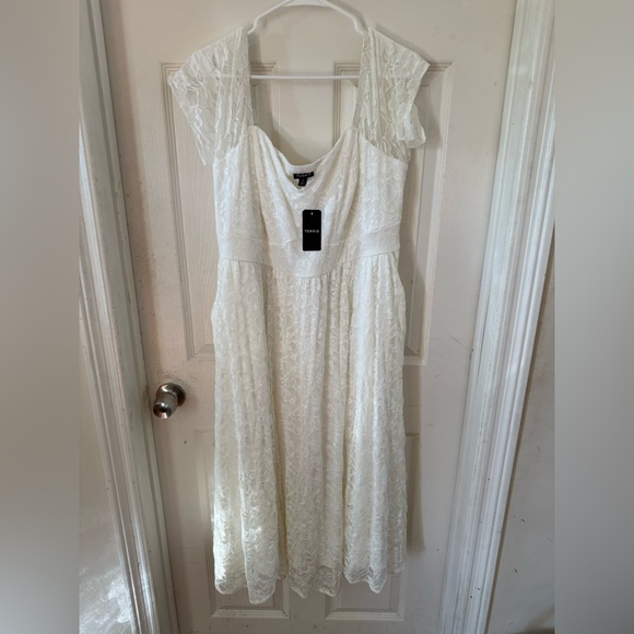 NWT Torrid Elegant White Lace Midi Off-Shoulder Dress size 2 - Picture 4 of 9